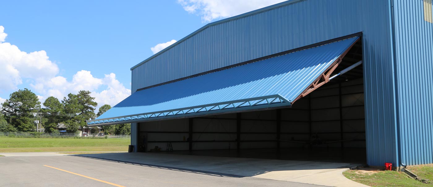 Single Panel Hydraulic Hangar Door System with Side Truss